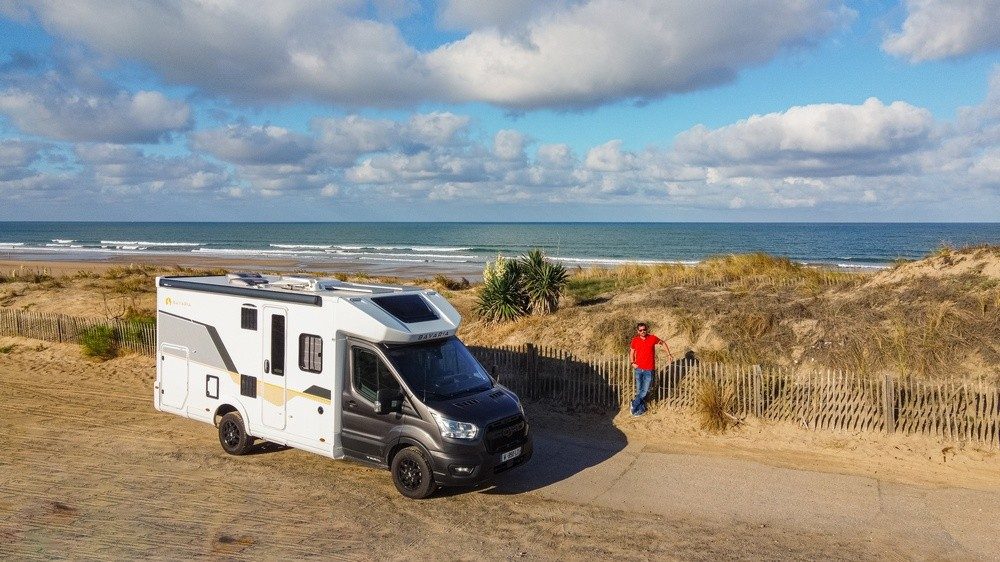 Bavaria Qwest 696G