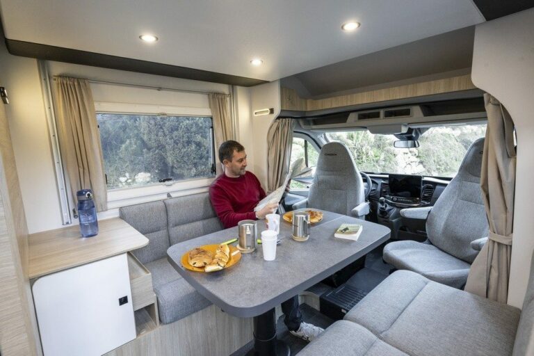 Essai en vidéo du Chausson S614 First Line, un camping-car économique ...