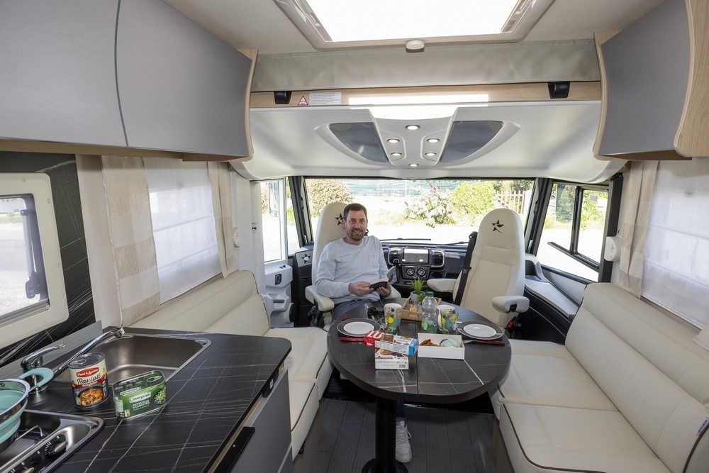Essai et Vidéo : découvrez le camping-car intégral Autostar Premice ...