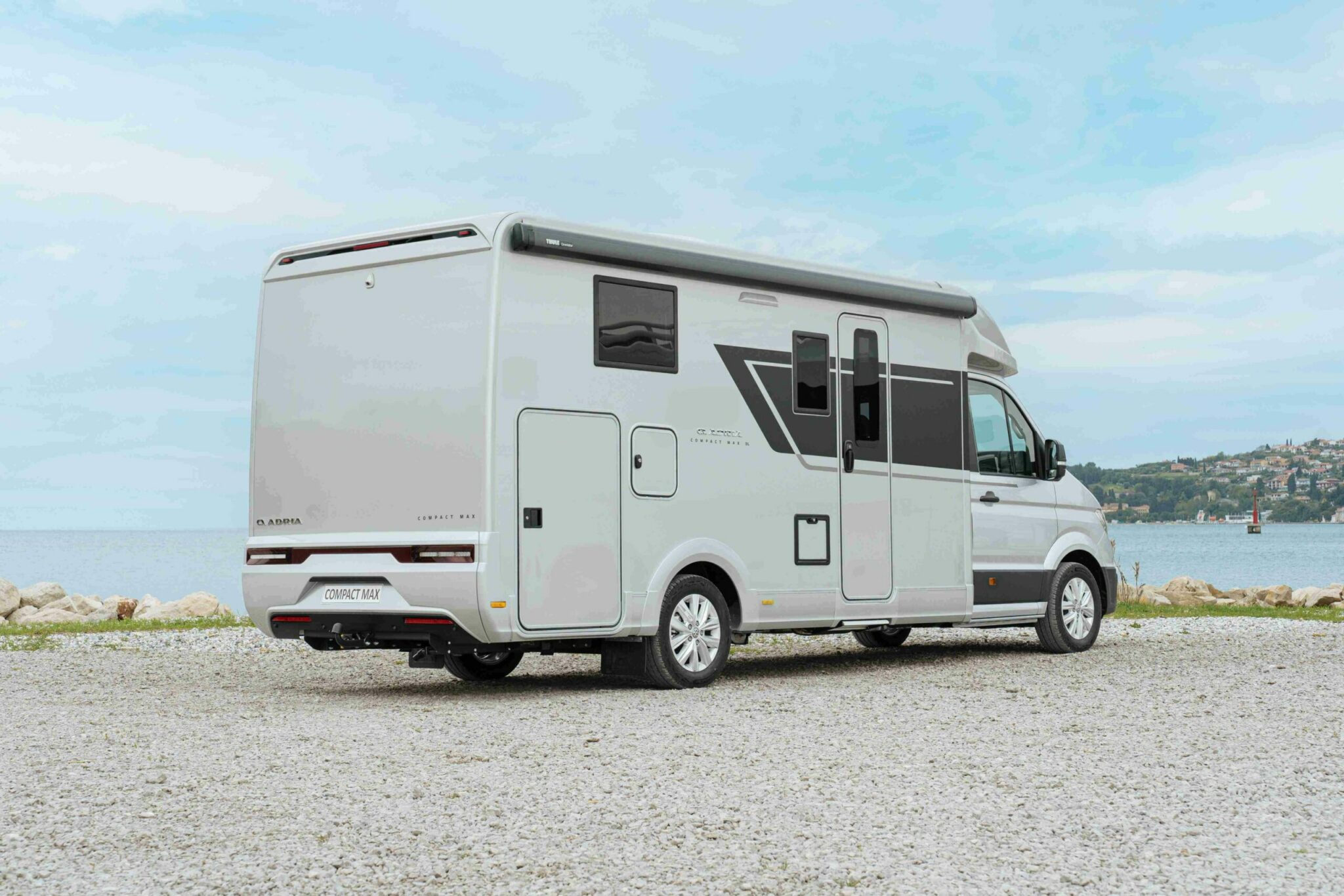 Compact Max d'Adria : Profilé slim haut de gamme sur châssis Volkswagen