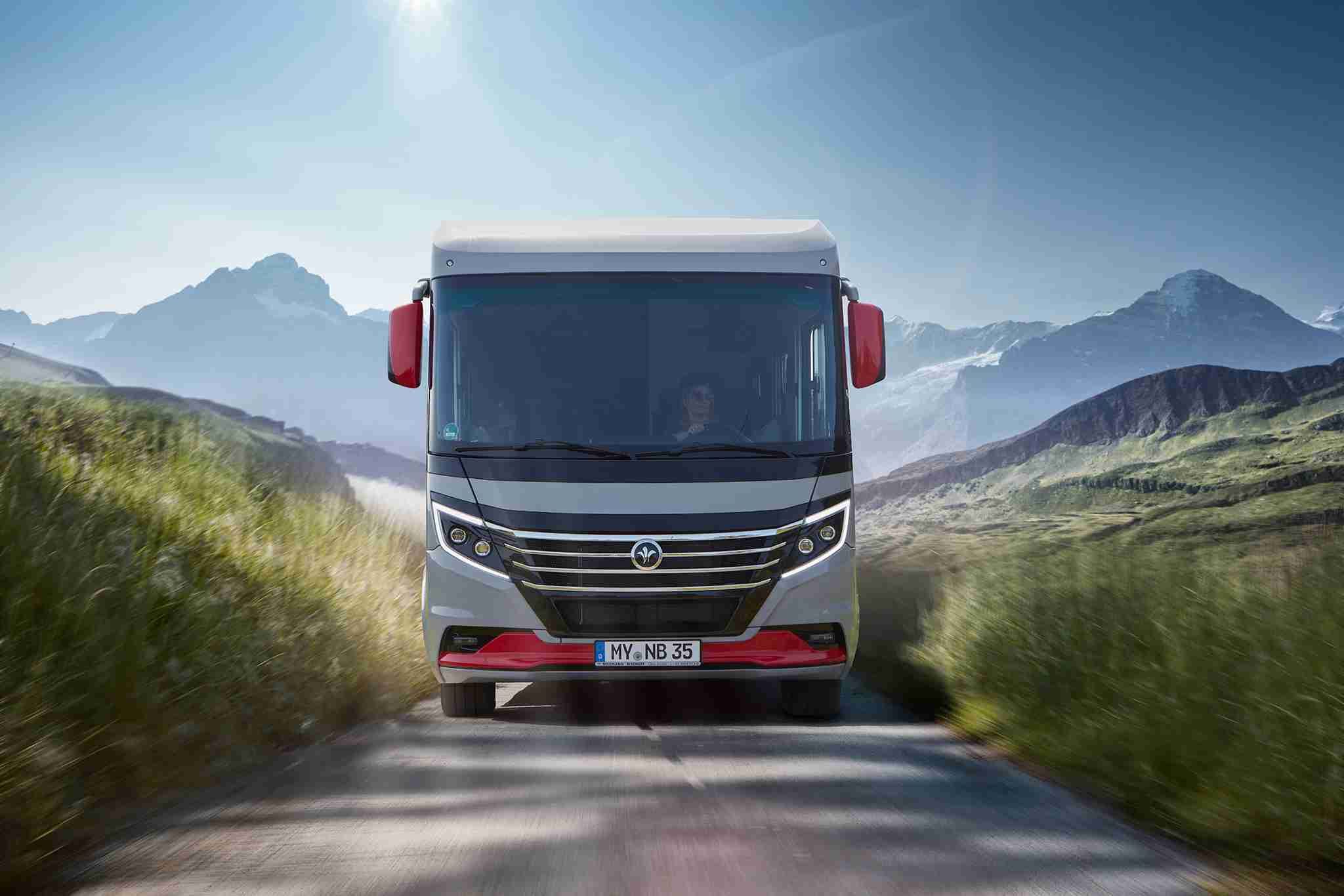 Nouvel Arto – Premier liner sur Mercedes Sprinter. Une merveille de design et de technique, un niveau d’exigence maximal.
