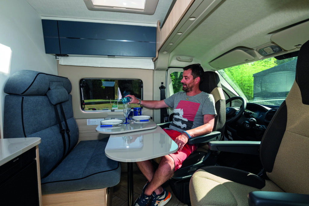 Chausson V594 L First Line